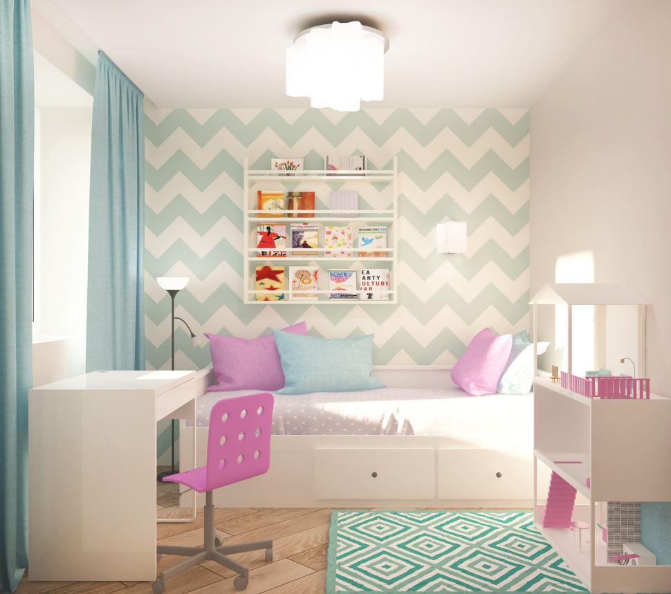 Интерьер спальни девочки 7 кв.м в нежных оттенках, обои с рисунком, коврик, текстиль, портьеры голубые, кукольный домик